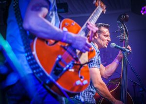 The Houndogs Live Photo