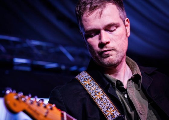 atlantics guitarist, live band