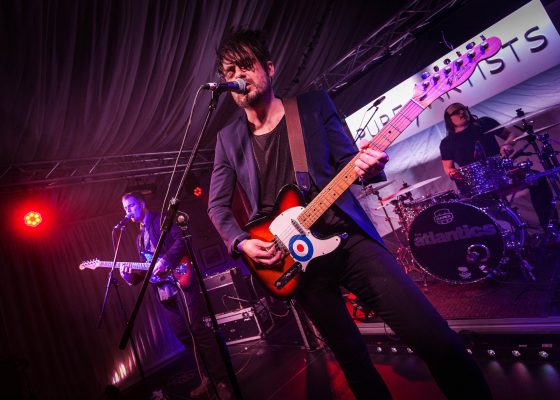 atlantics guitarist, live stage