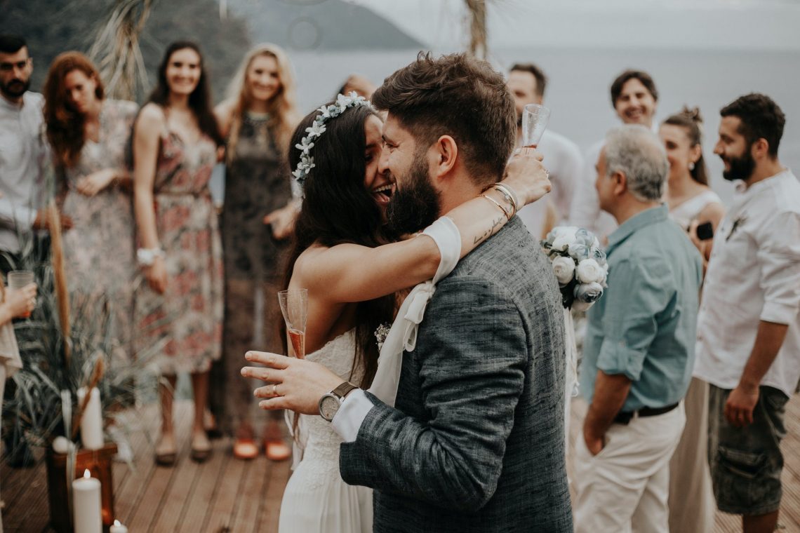 A modern couple's first dance