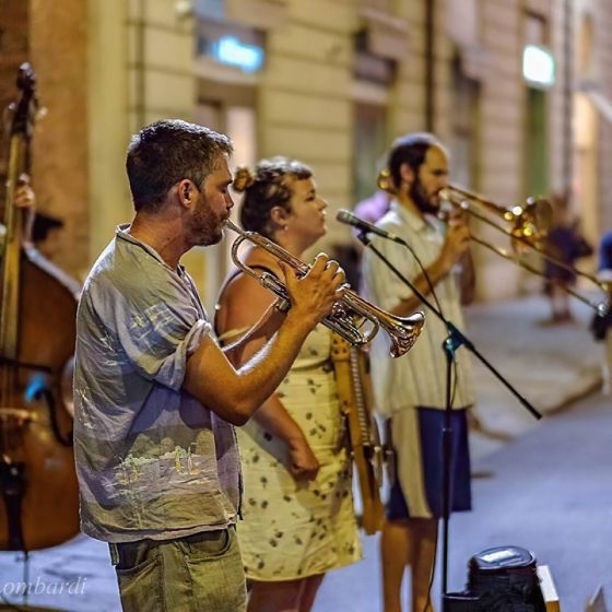 Riverside Jazz Band busking