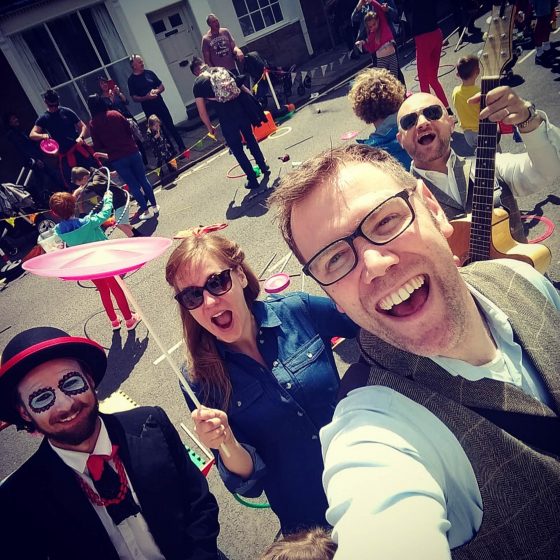 The Roamantics - Strolling Band